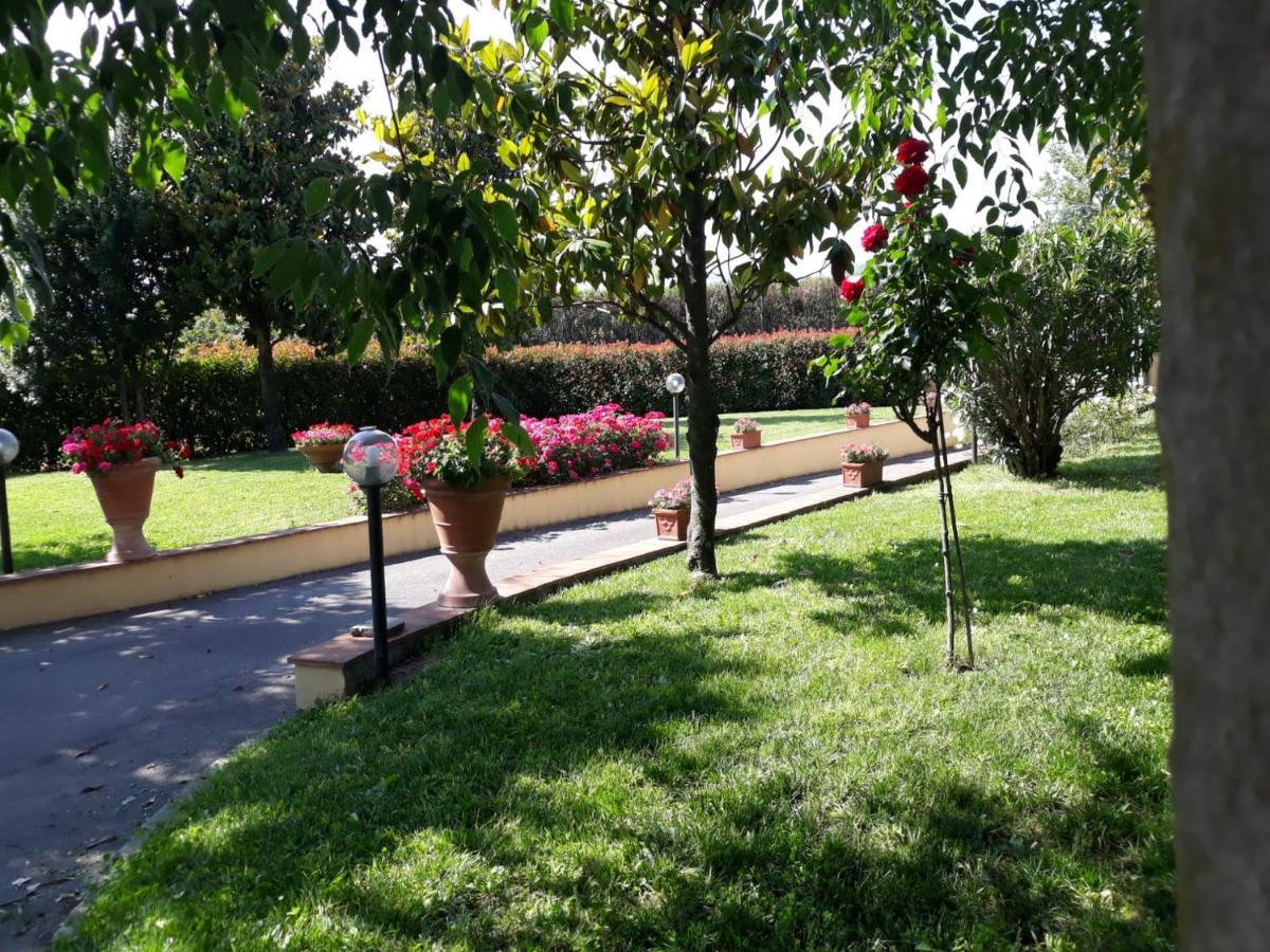 Villa Monica ปิสโตยา ภายนอก รูปภาพ